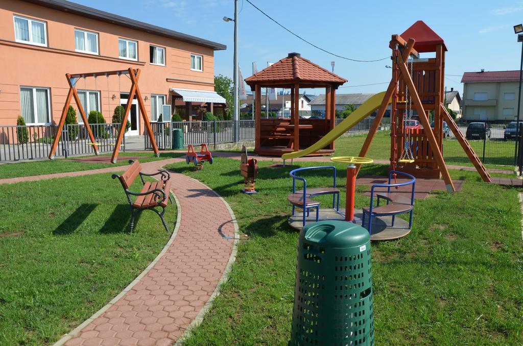 Hotel Phoenix Velika Gorica Exterior photo